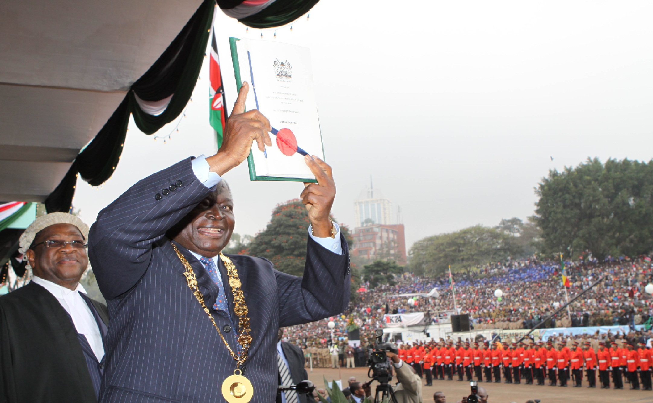 President Mwabi Kibaki displays the new Kenyan constitution